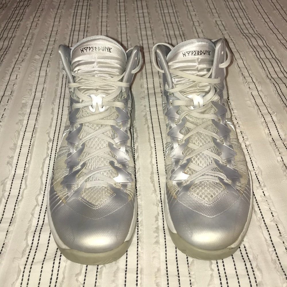 Nike - Silver Hyperdunk 2013 - Size 10.5